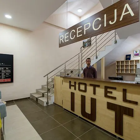 Iut Hotel 3*